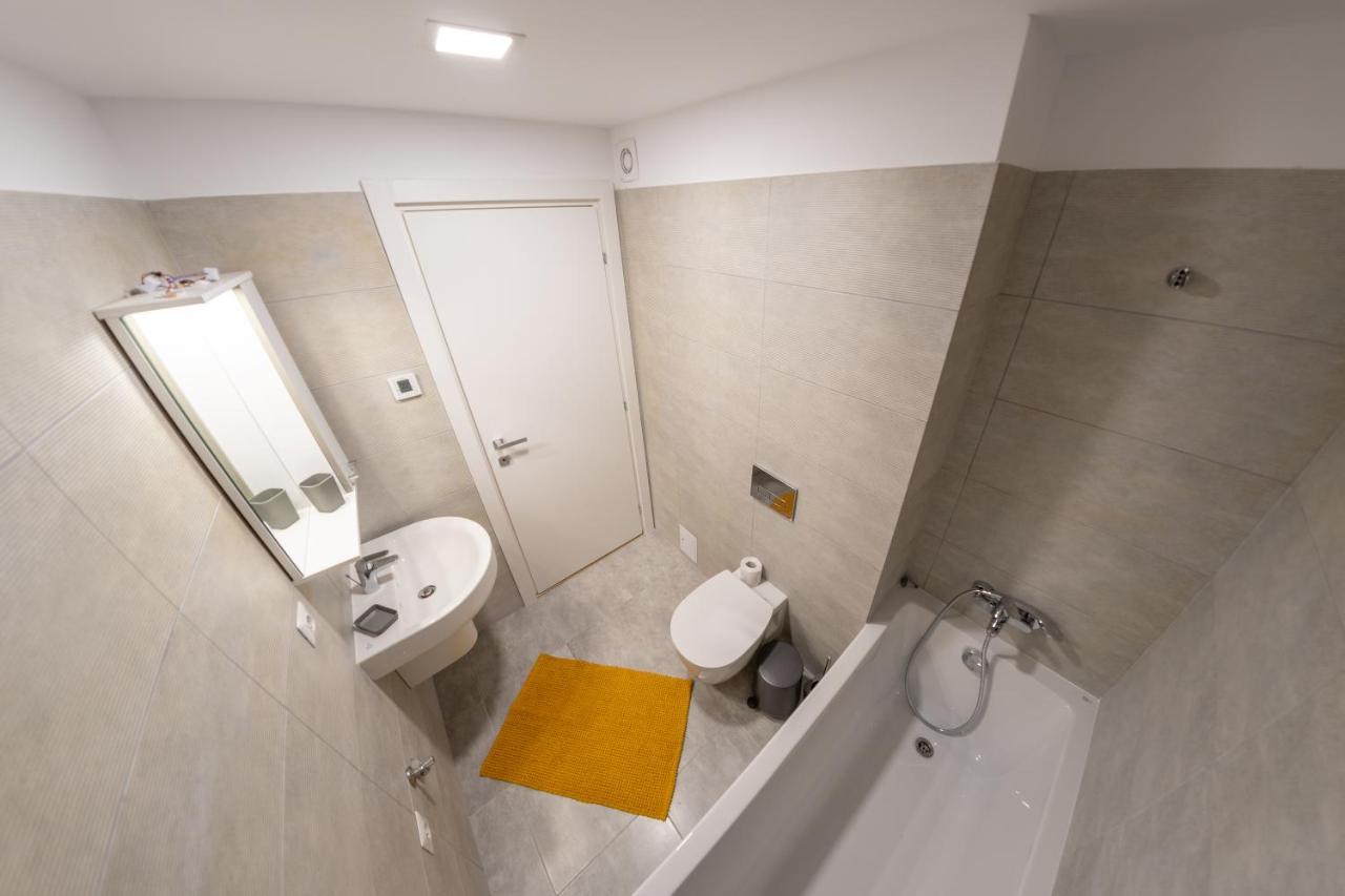 Citadela North 1Br Apartment W Security And Self Check In Bukarest Exteriör bild