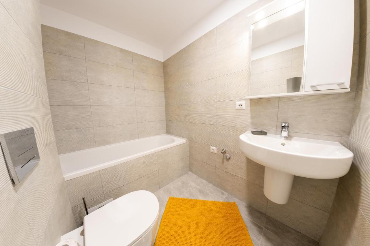 Citadela North 1Br Apartment W Security And Self Check In Bukarest Exteriör bild